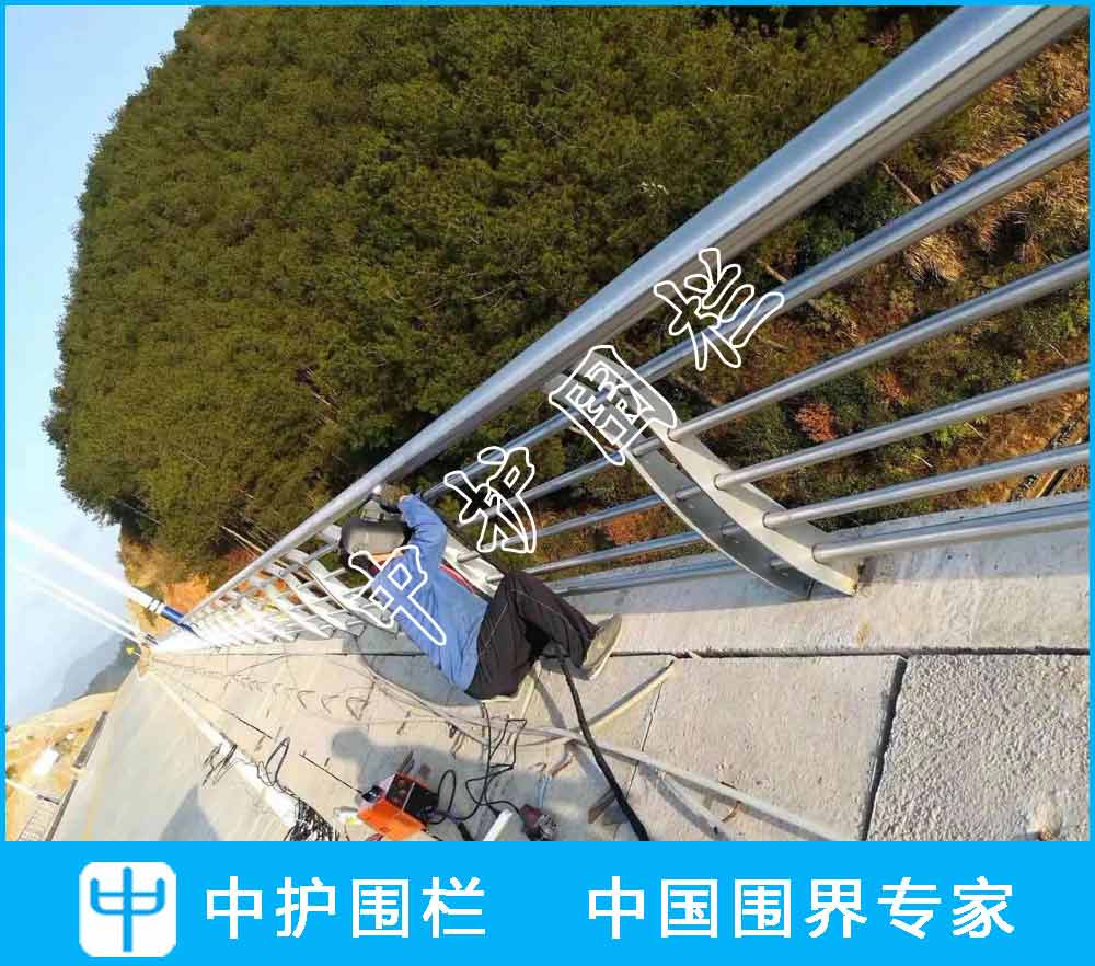 高架橋欄桿