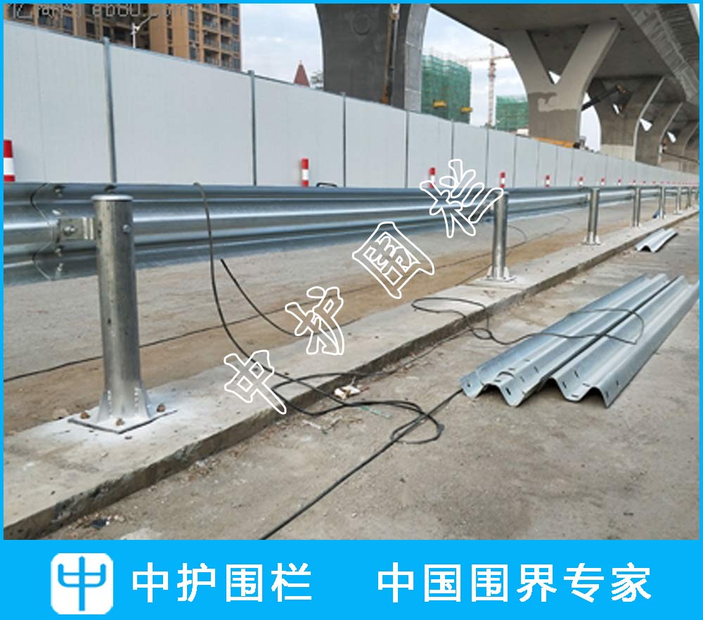 道路波形護欄廠家，佛山波形梁護欄現貨庫存